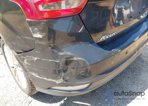 2015 Ford Focus Titanium z USA, uszkodzony, nr VIN 1FADP3N28FL325033